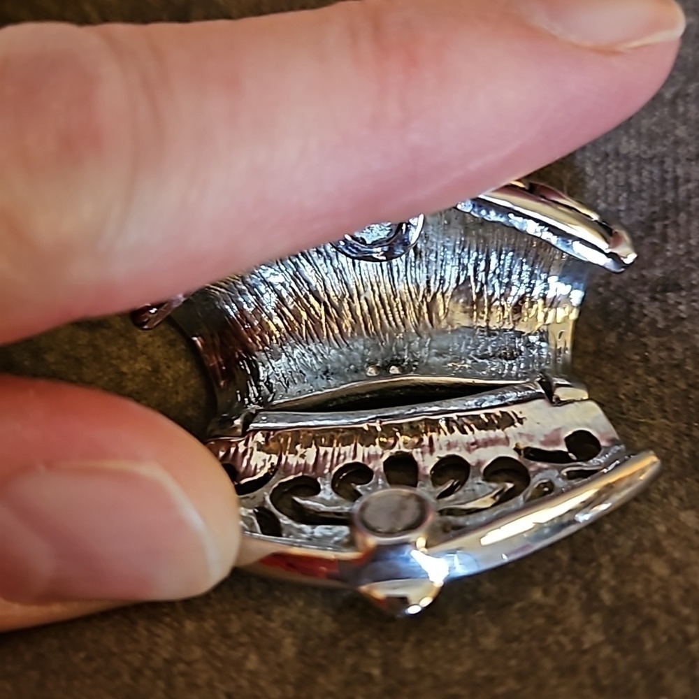 VTG MX Scroll Magnetic Hinged Slider Pendant - Picture 4 of 4